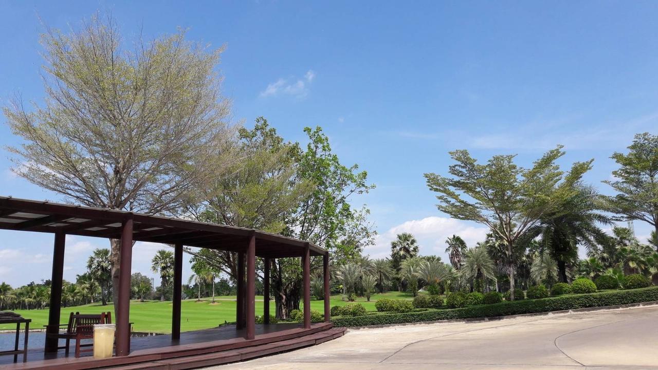 Suwan Golf & Country Club Casa de hóspedes Nakhon Chai Si Exterior foto